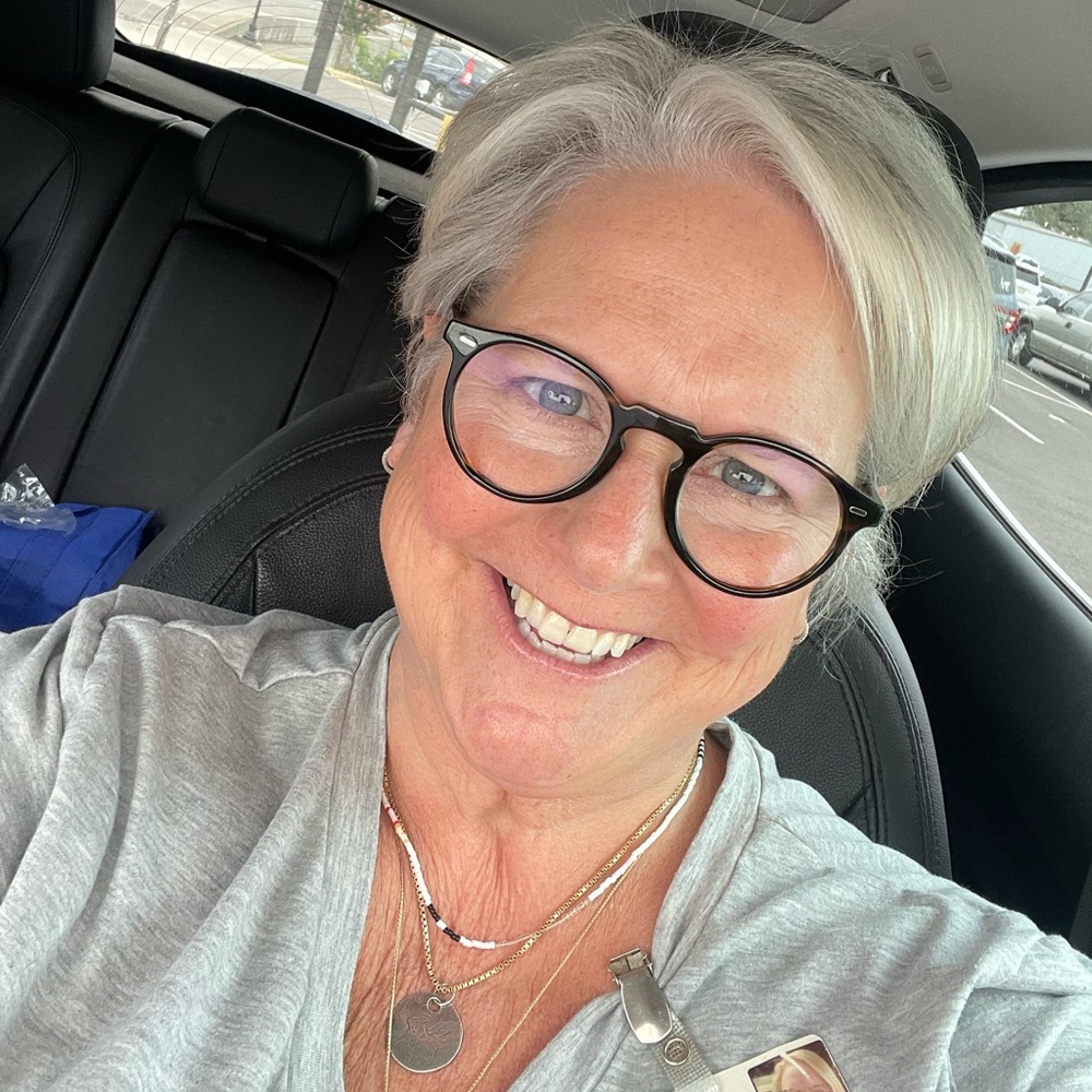 Meet your Posher, Hilary